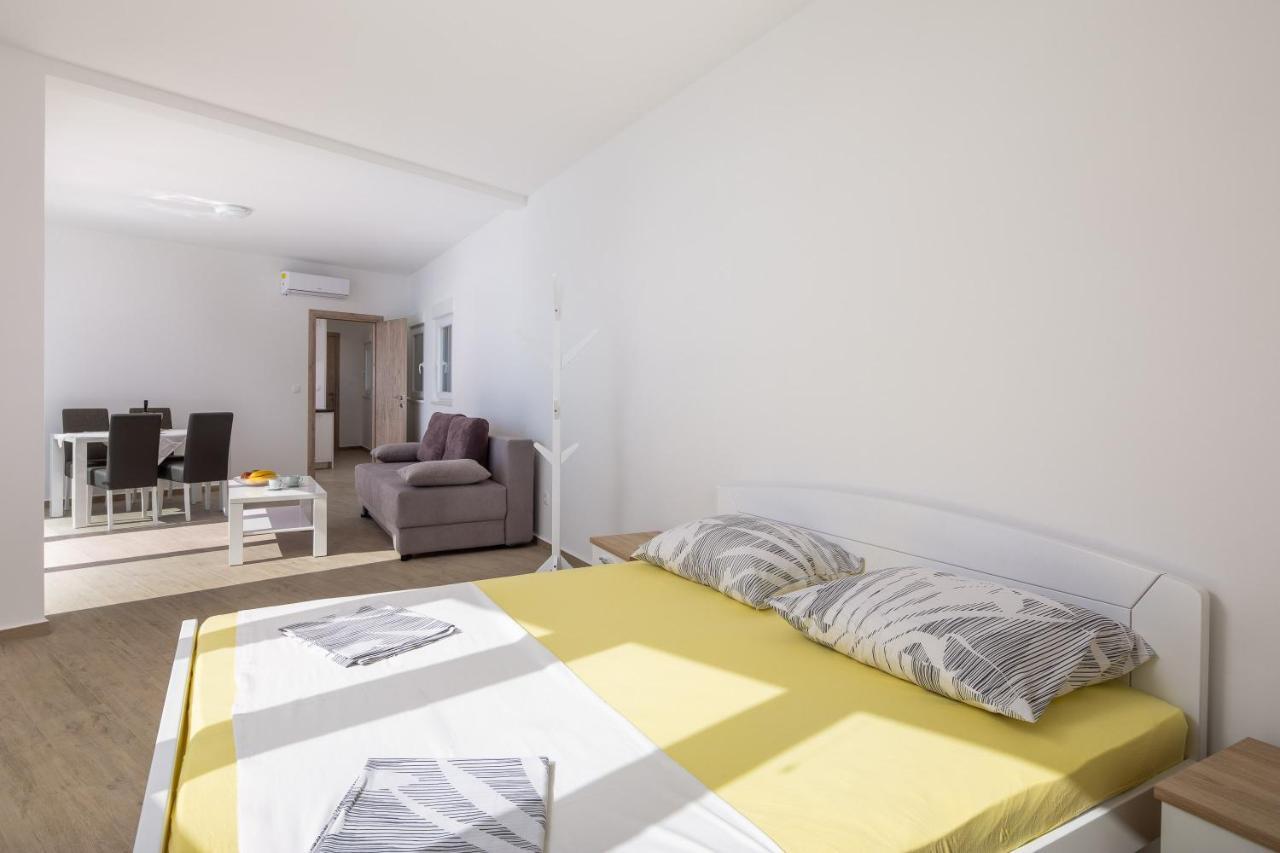 Appartement Absolute Beach Holidays à Dugi Rat Extérieur photo