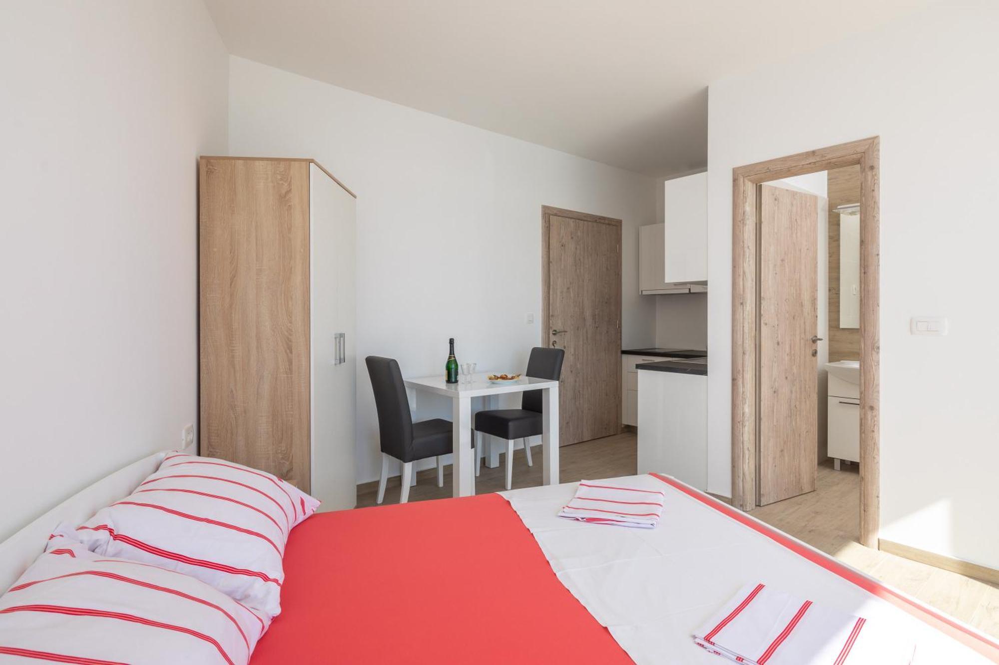 Appartement Absolute Beach Holidays à Dugi Rat Extérieur photo