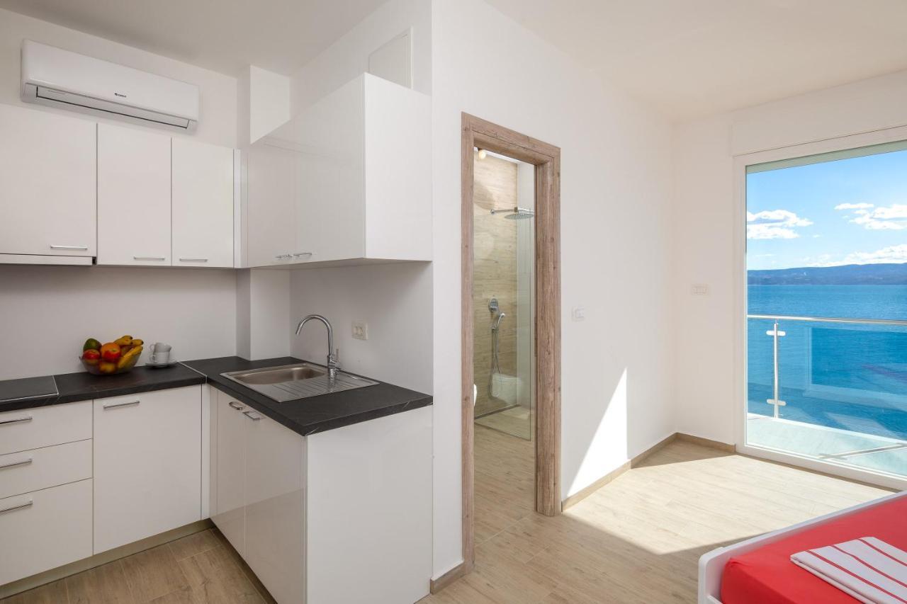 Appartement Absolute Beach Holidays à Dugi Rat Extérieur photo