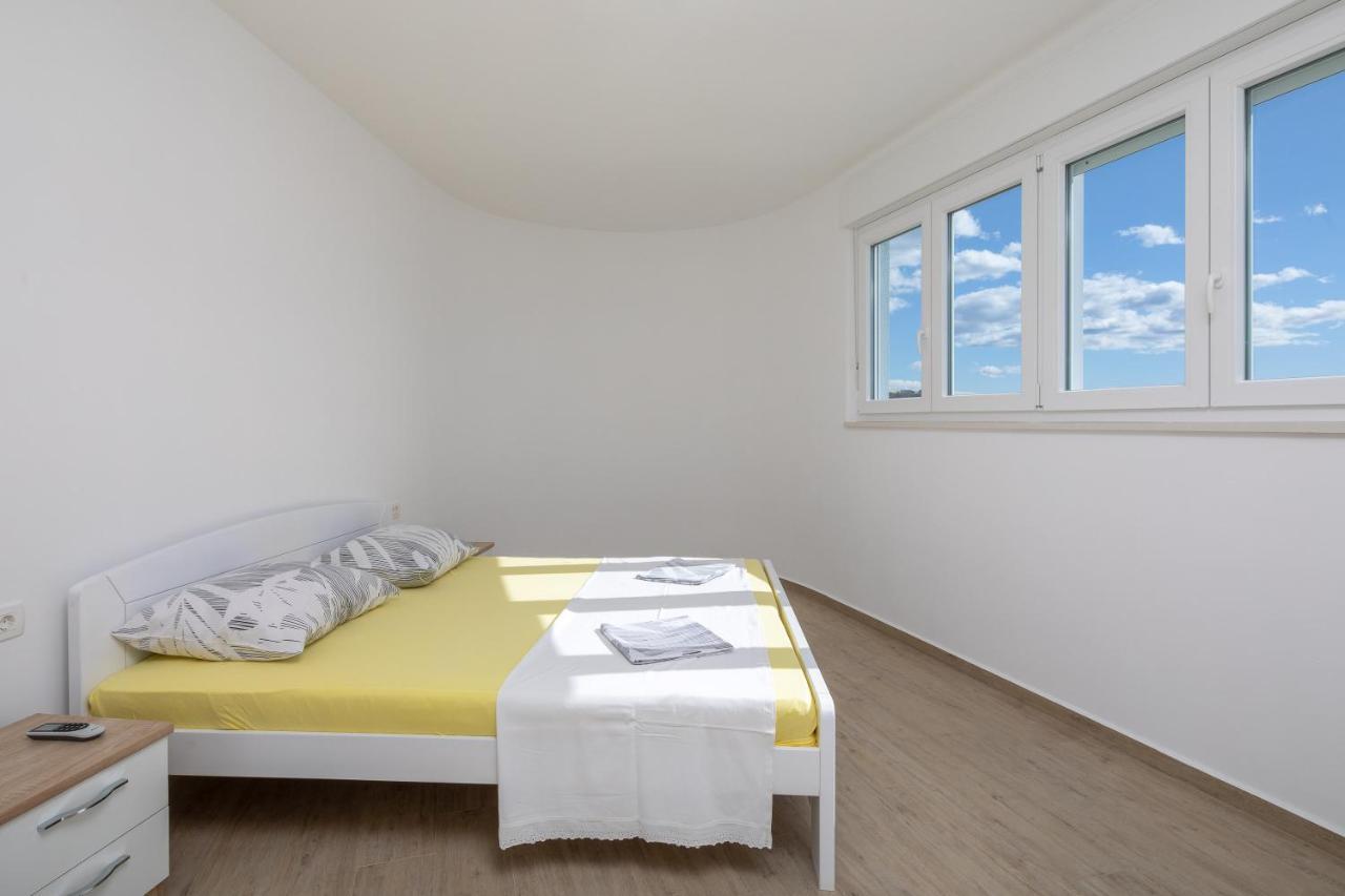 Appartement Absolute Beach Holidays à Dugi Rat Extérieur photo