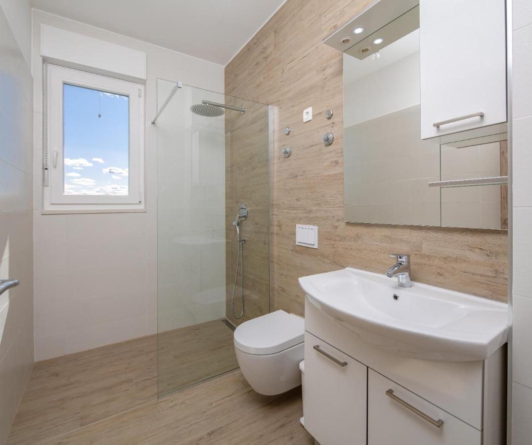 Appartement Absolute Beach Holidays à Dugi Rat Extérieur photo
