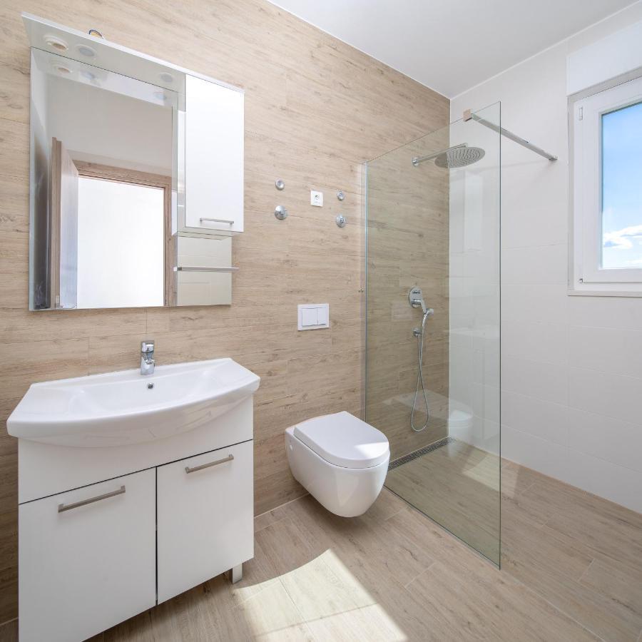 Appartement Absolute Beach Holidays à Dugi Rat Extérieur photo
