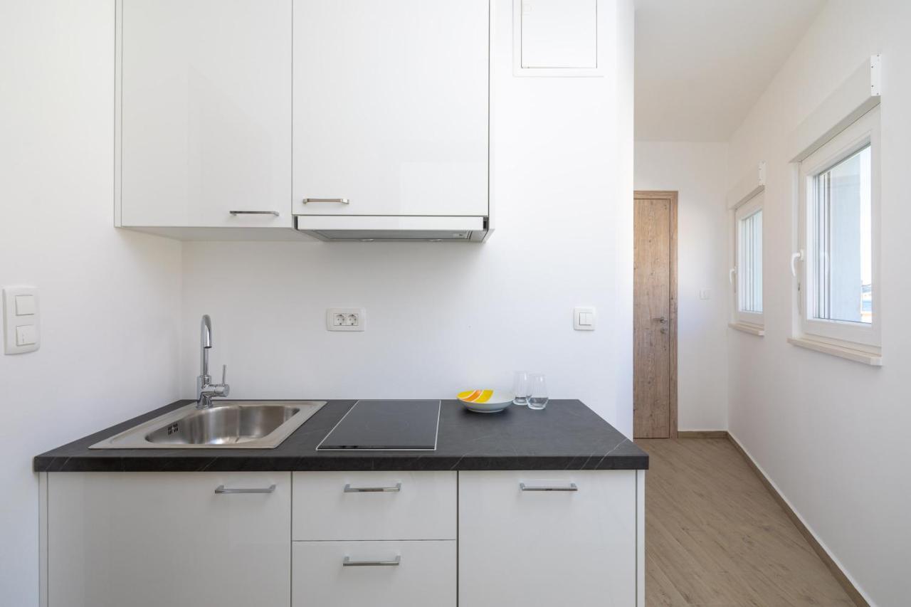 Appartement Absolute Beach Holidays à Dugi Rat Extérieur photo