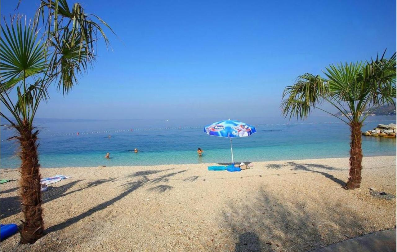 Appartement Absolute Beach Holidays à Dugi Rat Extérieur photo